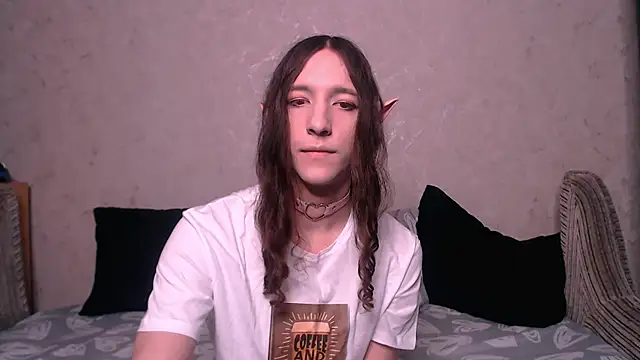 Snapshot of SilverMuse_ chatting on October 6, 2025, 10:29 pm SilverMuse online show from October 6, 2025, 10:29 pm