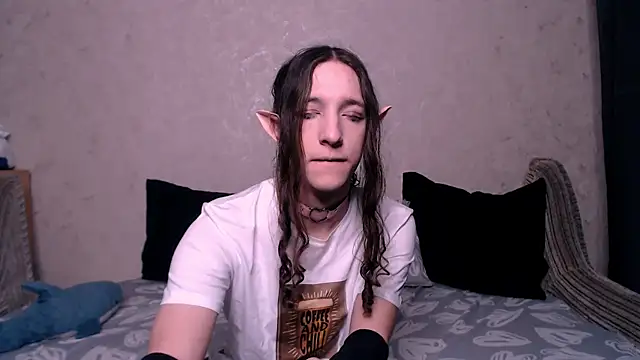 Snapshot of SilverMuse_ chatting on October 12, 2025, 11:59 pm SilverMuse online show from October 12, 2025, 11:59 pm