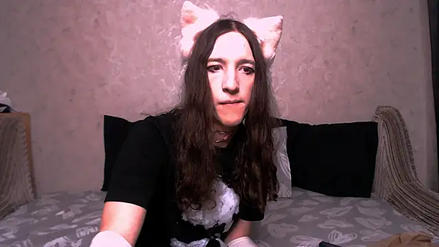 Snapshot of SilverMuse_ chatting on October 17, 2025, 10:34 pm SilverMuse online show from October 17, 2025, 10:34 pm