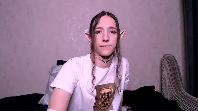 Snapshot of SilverMuse_ chatting on October 23, 2025, 2:55 am SilverMuse online show from October 23, 2025, 2:55 am