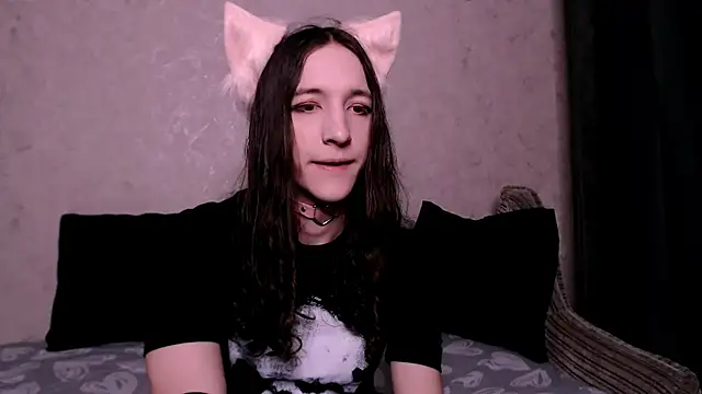 Snapshot of SilverMuse_ chatting on October 27, 2025, 2:15 am SilverMuse online show from October 27, 2025, 2:15 am