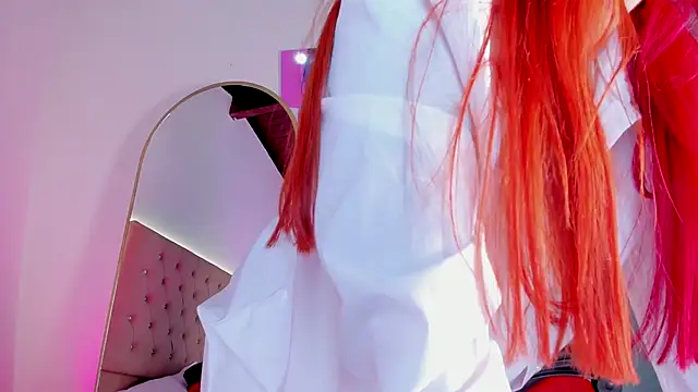 Hayley  Roberts online show from October 27, 2025, 7:18 pm