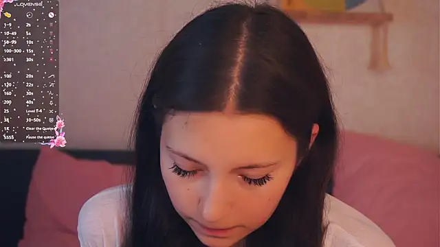 Snapshot of GabrielleLynchard chatting on October 27, 2025, 7:18 pm GabrielleLynchard online show from October 27, 2025, 7:18 pm