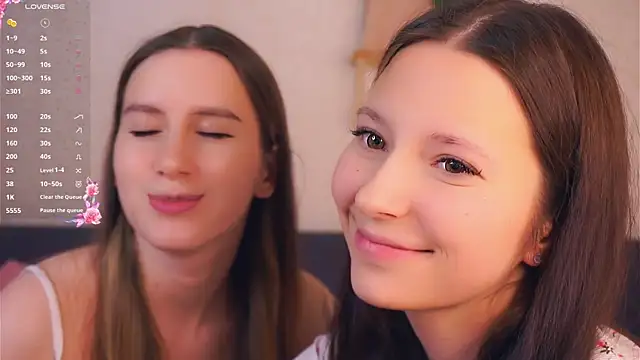 GabrielleLynchard online show from November 18, 2025, 8:46 pm