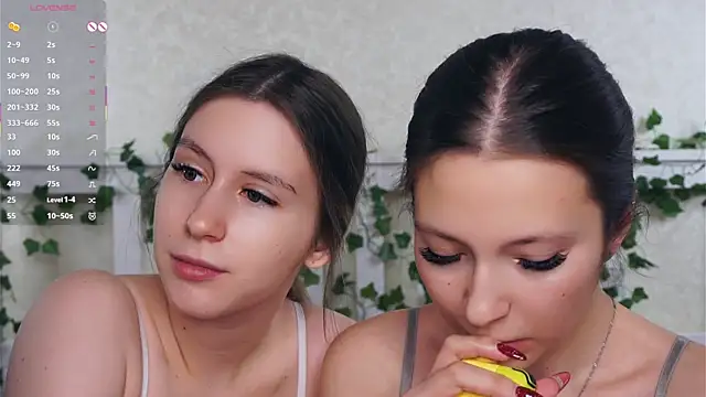 GabrielleLynchard online show from February 12, 2026, 9:43 pm