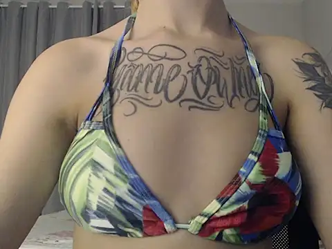 unqblonde online show from September 14, 2025, 9:03 pm