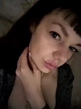 AliceSwan1122 online show from June 19, 2026, 9:18 pm