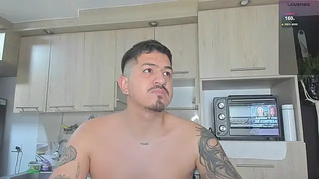 Snapshot of Arnolwilliams chatting on October 31, 2025, 5:41 am Arnolwilliams online show from October 31, 2025, 5:41 am