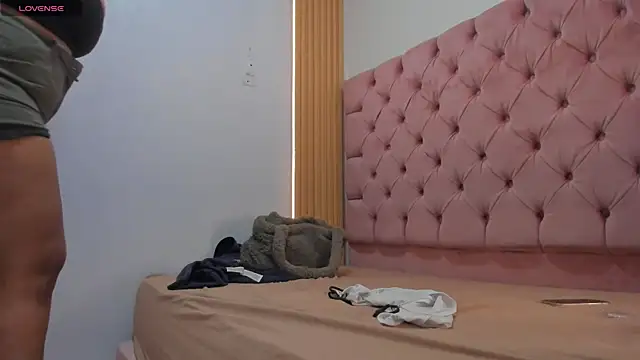 Dakota  Luxx00 online show from September 17, 2025, 3:08 am