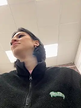 Snapshot of EmmaStarkk chatting on September 20, 2025, 4:13 am EmmaStarkk online show from September 20, 2025, 4:13 am