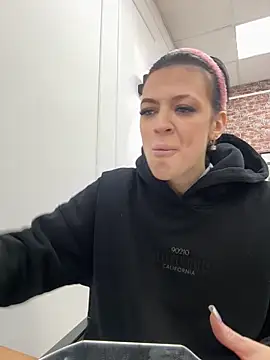 Snapshot of EmmaStarkk chatting on September 28, 2025, 4:29 am EmmaStarkk online show from September 28, 2025, 4:29 am