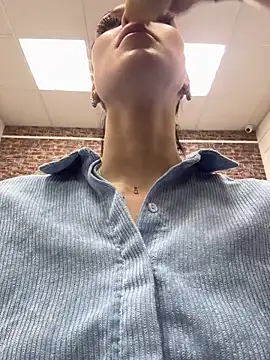 Snapshot of EmmaStarkk chatting on October 12, 2025, 4:11 am EmmaStarkk online show from October 12, 2025, 4:11 am