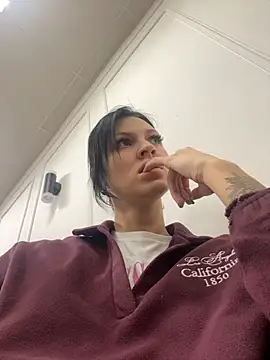 Snapshot of EmmaStarkk chatting on October 17, 2025, 4:15 am EmmaStarkk online show from October 17, 2025, 4:15 am