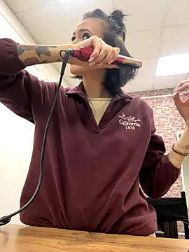 Snapshot of EmmaStarkk chatting on November 7, 2025, 4:12 am EmmaStarkk online show from November 7, 2025, 4:12 am