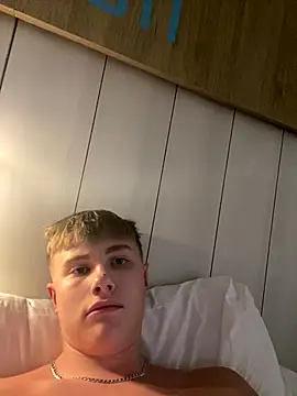 Snapshot of Sammyboy2211 chatting on October 2, 2025, 1:40 pm Sammyboy2211 online show from October 2, 2025, 1:40 pm