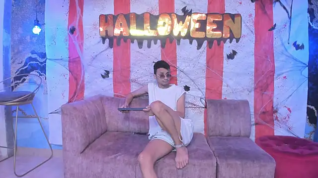 Juicy Creww online show from October 16, 2025, 9:43 am