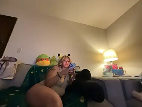 Snapshot of GoddessFatPuss chatting on December 23, 2025, 5:05 am GoddessFatPuss online show from December 23, 2025, 5:05 am