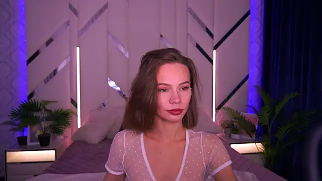 ShyySiren online show from December 4, 2025, 8:45 am