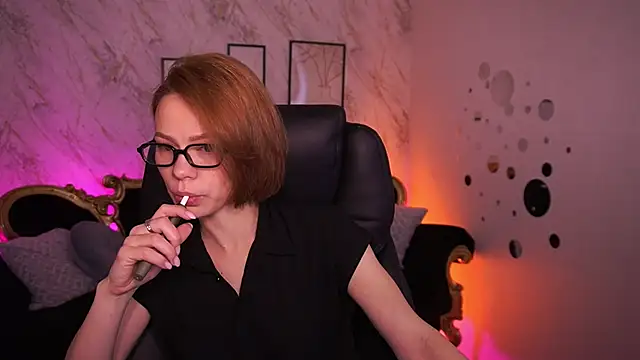 Snapshot of ShyySiren chatting on May 3, 2026, 3:45 am ShyySiren online show from May 3, 2026, 3:45 am