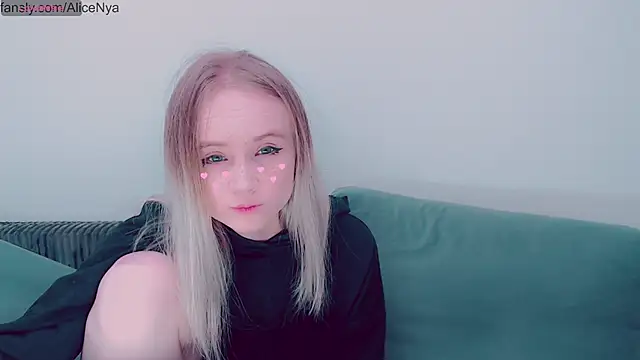 Snapshot of AliceNya_cute chatting on October 26, 2025, 3:56 am AliceNya cute online show from October 26, 2025, 3:56 am