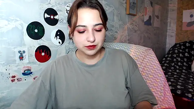Snapshot of Olivia_Defo chatting on September 18, 2025, 11:56 am Olivia Defo online show from September 18, 2025, 11:56 am
