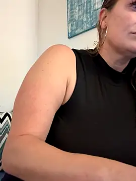 Snapshot of Ariasweetaspie chatting on September 23, 2025, 8:23 pm Ariasweetaspie online show from September 23, 2025, 8:23 pm