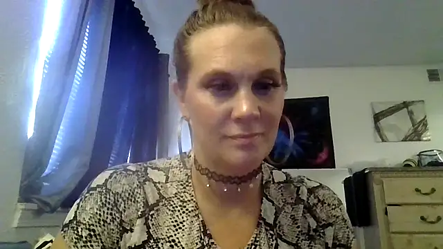 Snapshot of Ariasweetaspie chatting on October 15, 2025, 4:40 pm Ariasweetaspie online show from October 15, 2025, 4:40 pm