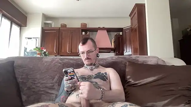 Snapshot of Chaserlovebear chatting on April 15, 2026, 12:56 pm Chaserlovebear online show from April 15, 2026, 12:56 pm