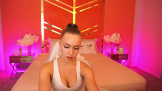 SweetAngellic online show from September 15, 2025, 1:44 pm