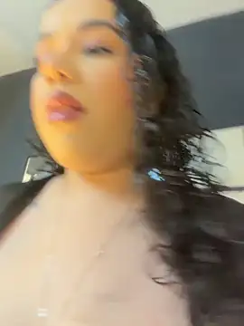 krisstenSantos online show from February 4, 2026, 1:06 pm