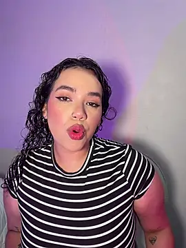 krisstenSantos online show from April 30, 2026, 6:47 pm