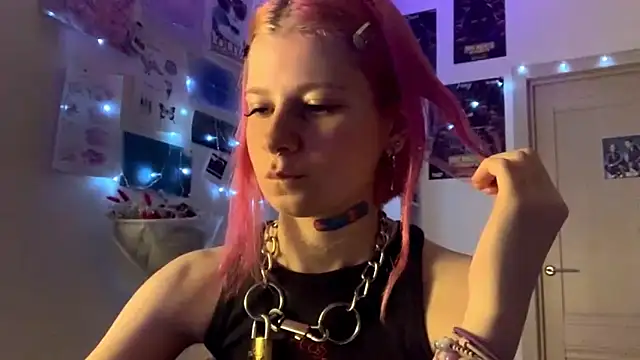 PinkVampire online show from September 18, 2025, 5:04 pm