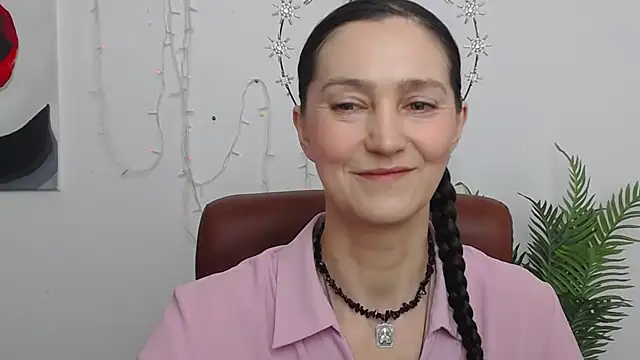 Snapshot of TayaFinch chatting on May 9, 2026, 11:15 am TayaFinch online show from May 9, 2026, 11:15 am