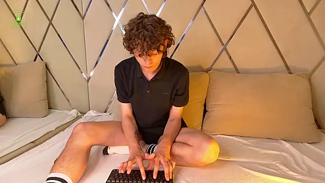 Tayler Floyd online show from September 18, 2025, 4:20 pm
