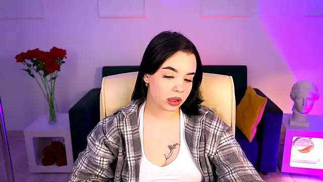 leslierowe  online show from September 19, 2025, 1:01 pm