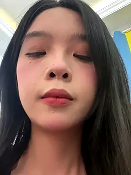 Snapshot of qiqi_x chatting on October 12, 2025, 3:33 pm qiqi x online show from October 12, 2025, 3:33 pm