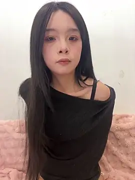 qiqi x online show from December 2, 2025, 2:12 pm