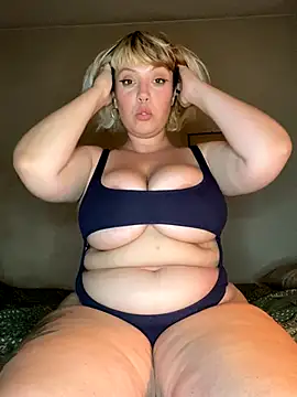 Snapshot of STRIPsegale chatting on October 6, 2025, 9:01 pm STRIPsegale online show from October 6, 2025, 9:01 pm