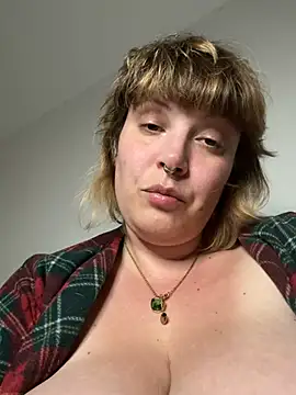 Snapshot of STRIPsegale chatting on April 15, 2026, 8:20 pm STRIPsegale online show from April 15, 2026, 8:20 pm
