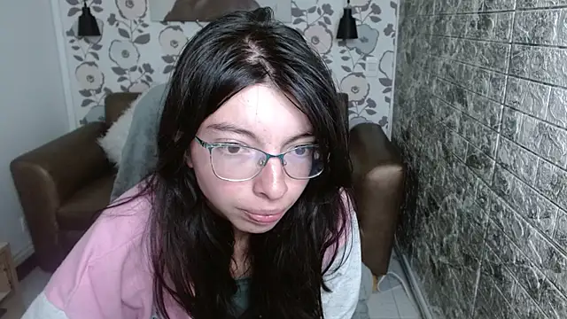 Snapshot of alllyson_ chatting on September 29, 2025, 7:51 pm alllyson  online show from September 29, 2025, 7:51 pm