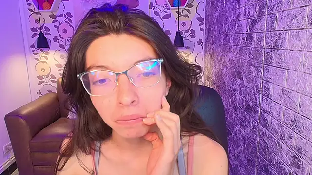 Snapshot of alllyson_ chatting on October 1, 2025, 7:53 pm alllyson  online show from October 1, 2025, 7:53 pm