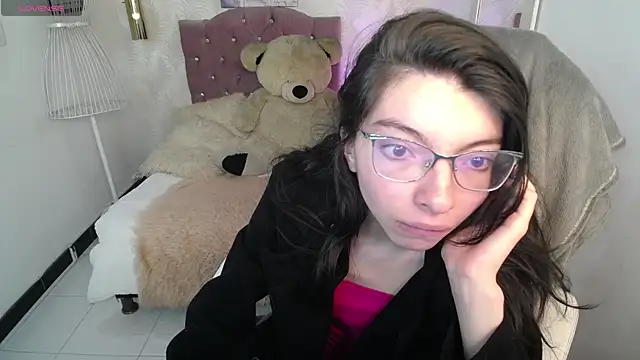 Snapshot of alllyson_ chatting on October 4, 2025, 7:45 pm alllyson  online show from October 4, 2025, 7:45 pm