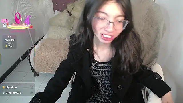 Snapshot of alllyson_ chatting on October 8, 2025, 8:39 pm alllyson  online show from October 8, 2025, 8:39 pm