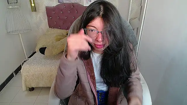 Snapshot of alllyson_ chatting on October 21, 2025, 7:36 pm alllyson  online show from October 21, 2025, 7:36 pm