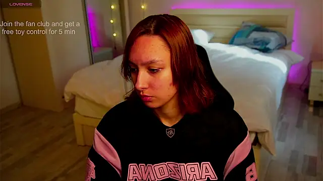 Snapshot of LilyannRosse chatting on October 26, 2025, 7:03 am LilyannRosse online show from October 26, 2025, 7:03 am