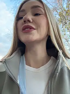 MilaMoone online show from October 31, 2025, 1:56 pm