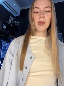 MilaMoone online show from January 18, 2026, 10:52 am