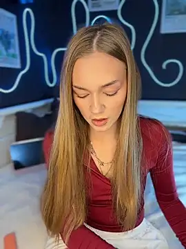 MilaMoone online show from May 3, 2026, 11:05 am