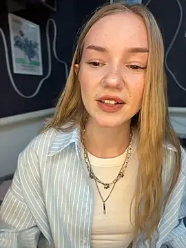MilaMoone online show from May 16, 2026, 11:31 am