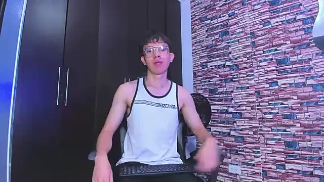 Snapshot of Dominic_Carmine chatting on October 19, 2025, 2:07 pm Dominic Carmine online show from October 19, 2025, 2:07 pm